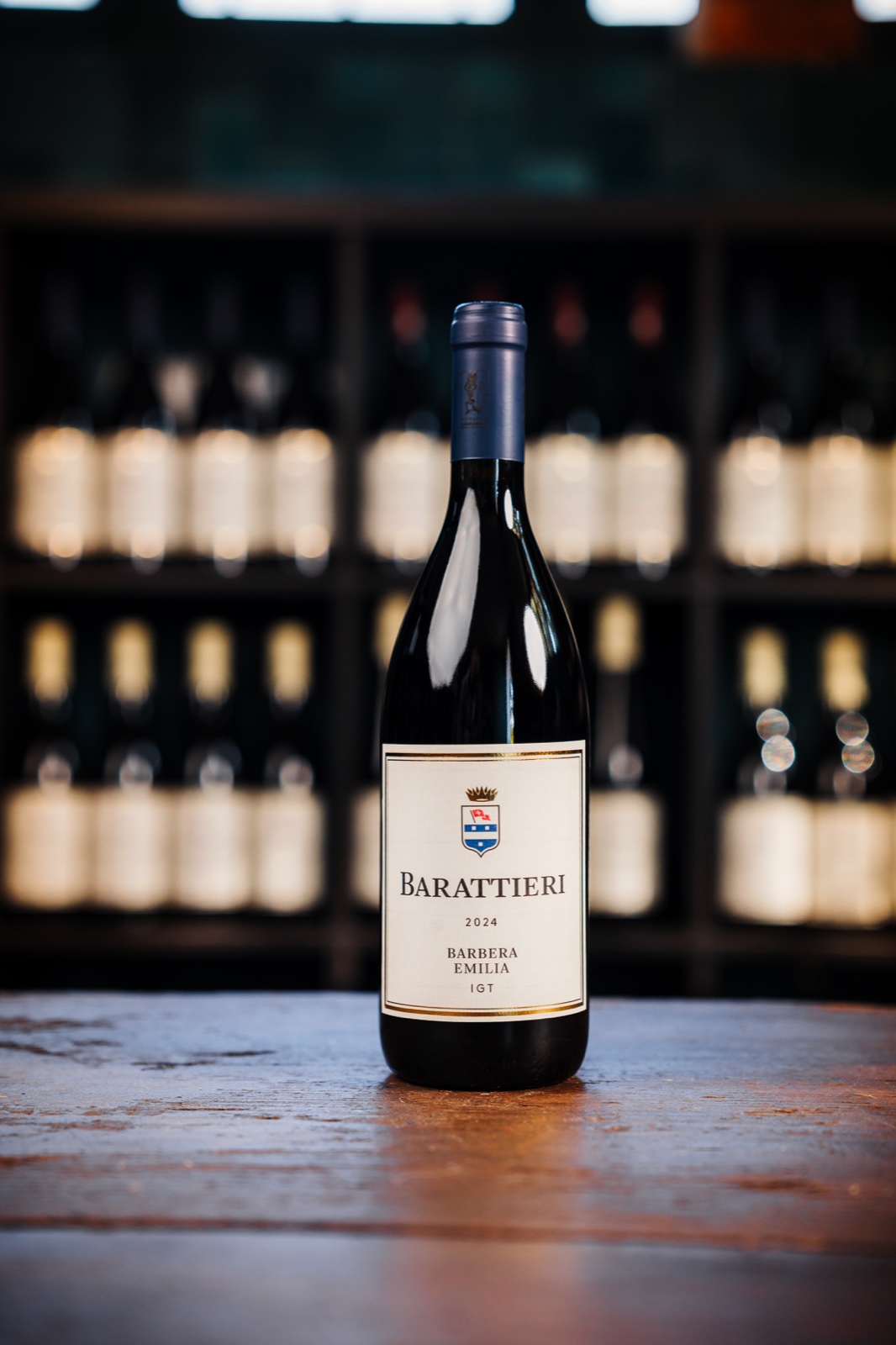 Bottiglia di Barbera Colli Piacentini DOC Barattieri in cantina